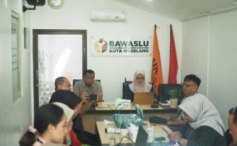Bawaslu Kota Magelang gelar Rapat Koordinasi Penyelesaian Sengketa Antar Peserta Pilkada yang dihadiri oleh Panwaslu Kecamatan se- Kota Magelang beserta staf di Ruang Rapat Sekretariat Bawaslu Kota Magelang, Jum’at (27/09/2024).