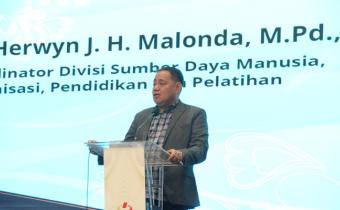 Anggota Bawaslu Herwyn JH Malonda saat membuka kegiatan Rapat Integrasi Serta Validasi Data Pengawas Pemilu Adhoc pada Pemilu Serentak 2024 Gelombang II, Minggu (8/9/2024).