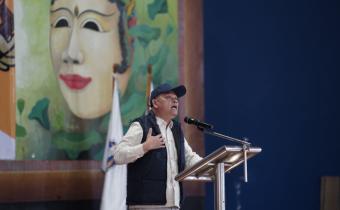 Anggota Bawaslu Totok Hariyono berikan arahan dalam Rapat Konsolidasi Persiapan Pengawasan Tahapan Kampanye di Gor SMAN 1 Turen, Kabupaten Malang. Minggu (15/9/2024).