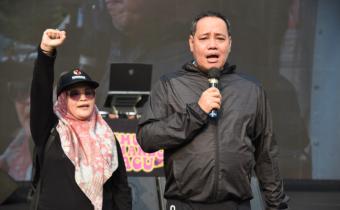 Anggota Bawaslu Lolly Suhenty dan Herwyn JH Malonda di Bawaslu Car Free Day di Jakarta, Minggu (22/9/2024).