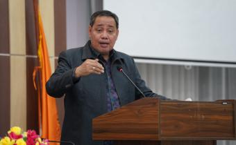 Anggota Bawaslu Herwyn JH Malonda saat memberikan pengarahan di Kabupaten Toraja, Sulawesi Selatan, Senin (11/11/2024).