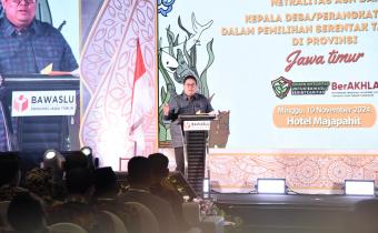 Ketua Bawaslu Rahmat Bagja dalam kegiatan Sosialisasi Pengawasan Netralitas ASN dan Kepala Desa/Perangkat Desa dan dalam Pemilihan Serentak Tahun 2024 di Provinsi Jawa Timur, di Surabaya, Minggu(10/11/2024).