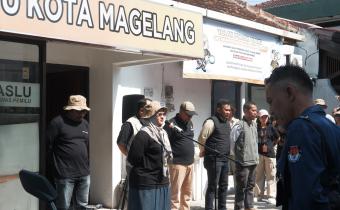 Pengarahan Pelaksanaan Penertiban APK oleh Bawaslu Kota Magelang bersama KPU, Kesbangpol, dan Satpol PP Kota Magelang, Sabtu (02/11/2024)