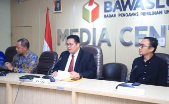 Ketua Bawaslu Rahmat Bagja dalam konferensi pers di kantor Bawaslu pada Senin (28/10/2024).