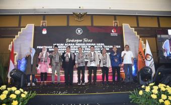 Bimbingan Teknis Hukum Acara Perselisihan Hasil Pemilihan 2024 bagi Bawaslu dan KPU Kabupaten/Kota Se-Jawa Timur, di Surabaya, Jumat (1/11/2024).