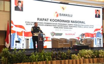Anggota Bawaslu Herwyn JH Malonda dalam Rapat Koordinasi Nasional Evaluasi Proses Pembentukan Pengawas TPS dan serta Dukungan Administrasi Sekretariat Pengawasan di Jakarta, Rabu (30/10/2024).