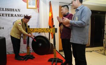 Anggota Bawaslu Totok Hariyono (kiri) membuka Rapat Kerja Teknis (Rakesnis) Persiapan Hasil Perselisihan 2024 Sebagai Pemberi Keterangan di Mahkamah Konstitusi, di Pontianak, Rabu (30/10/2024)/foto: Publikasi dan Pemberitaan Bawaslu.