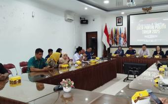 Bawaslu Kota Magelang mendampingi KPU dengan mengawasi Rapat Pemutakhiran dan Sinkronisasi Partai Politik Peserta Pemilu/Pilkada 2025