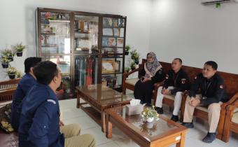 Bawaslu Kota Magelang bersama dengan KPU melakukan kerjasama pengawasan data Partai Politik