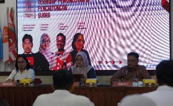 Bawaslu Kota Magelang menghadiri acara Bedah Buku Bersama KPU Kota Magelang